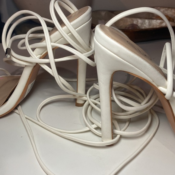 White heels - Picture 3 of 4